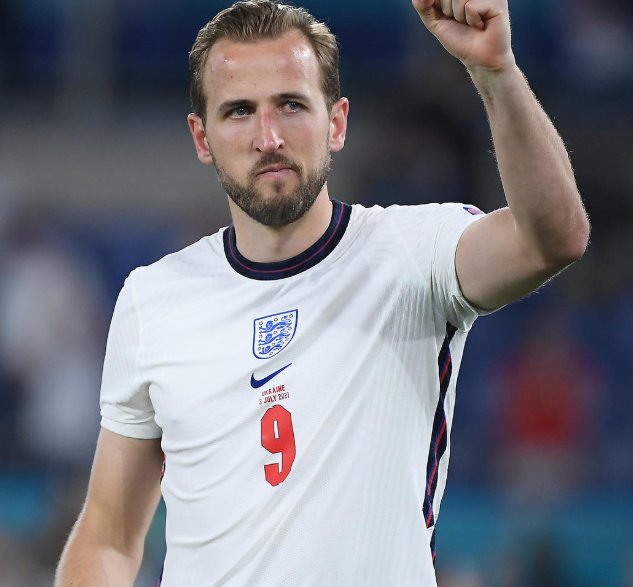 拜仁锋线调整策略：弃杰克逊，寻凯恩替补新星